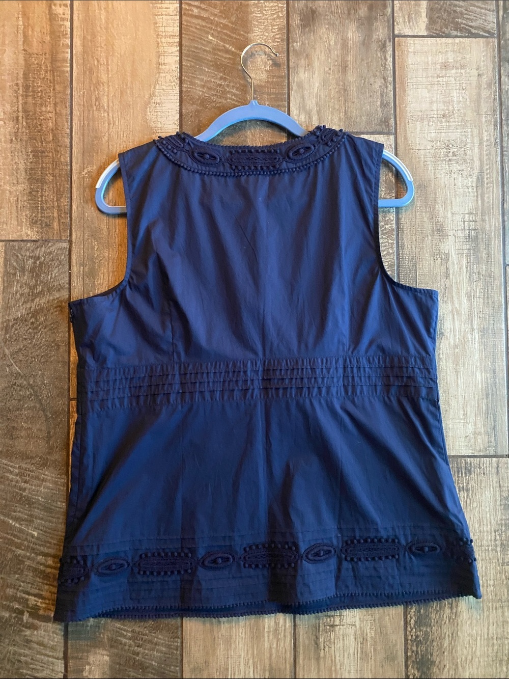 Talbots Navy Embroidered V-Neck Sleeveless Camisole ๐ - Picture 3 of 9